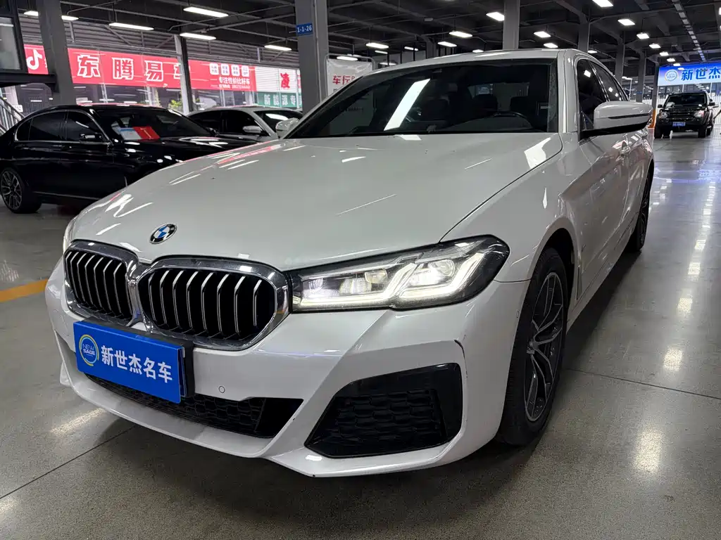BMW 5 Series 2022 — фото 1