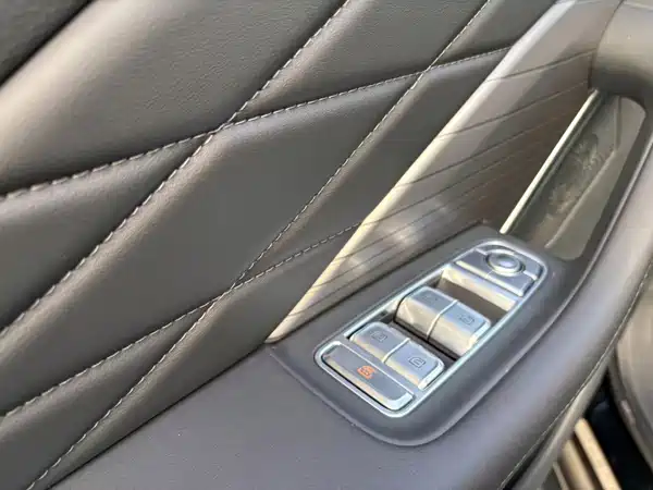 Hongqi HS7 PHEV 2024
