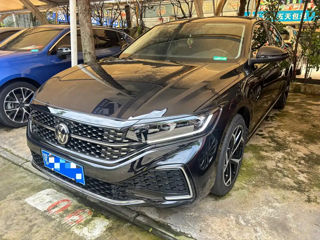Volkswagen Passat 2025