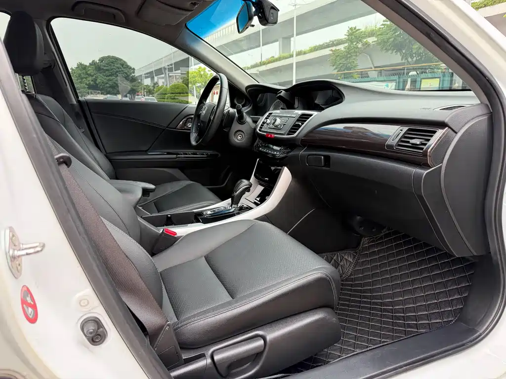 Honda Accord 2017 — фото 11