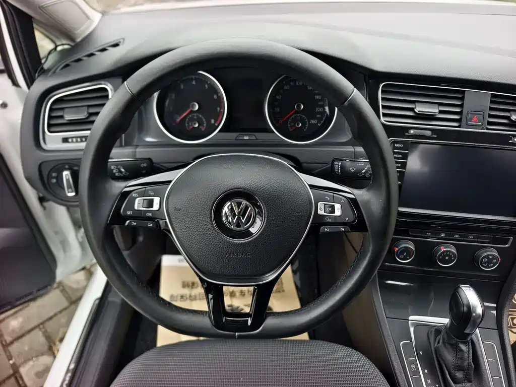 Volkswagen Golf 2018 — фото 17