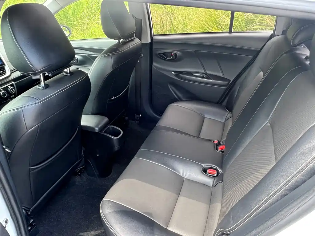 Toyota Yaris L 2018 — фото 10