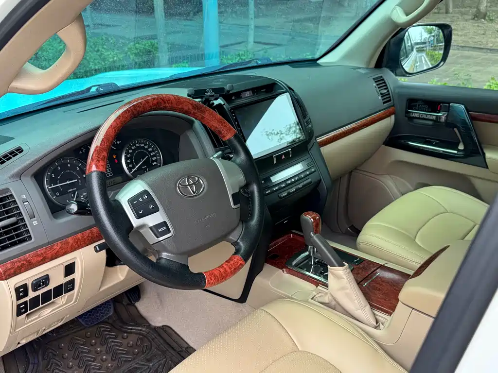 Toyota Land Cruiser 2016 — фото 12