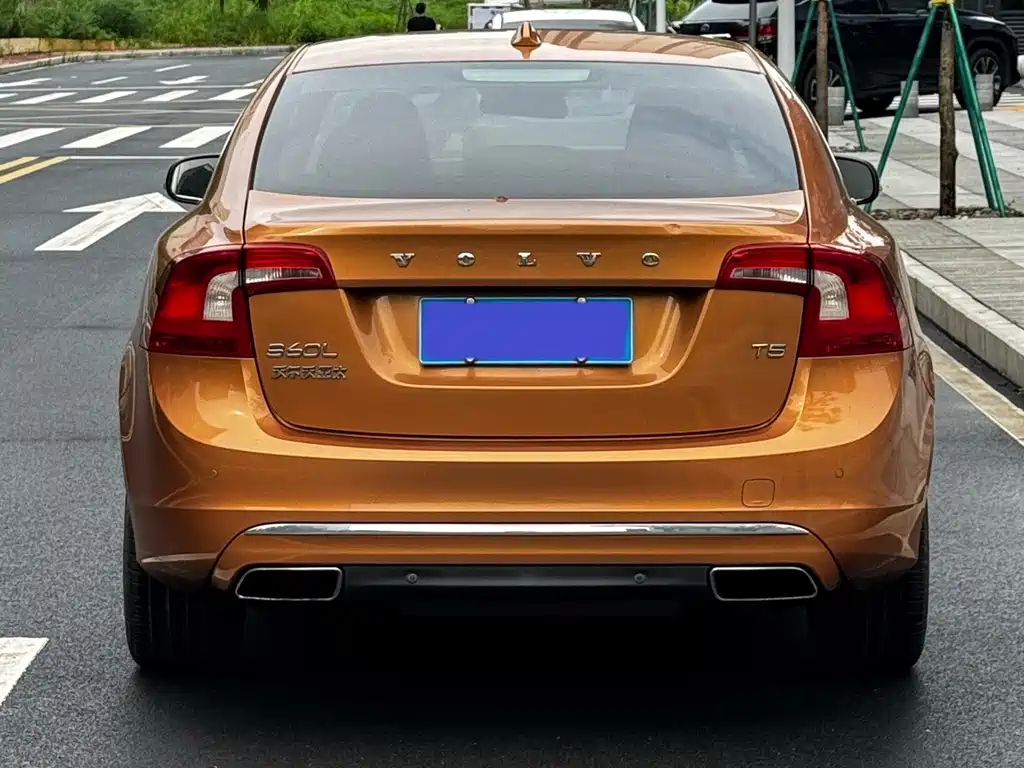 Volvo S60 2014 — фото 18
