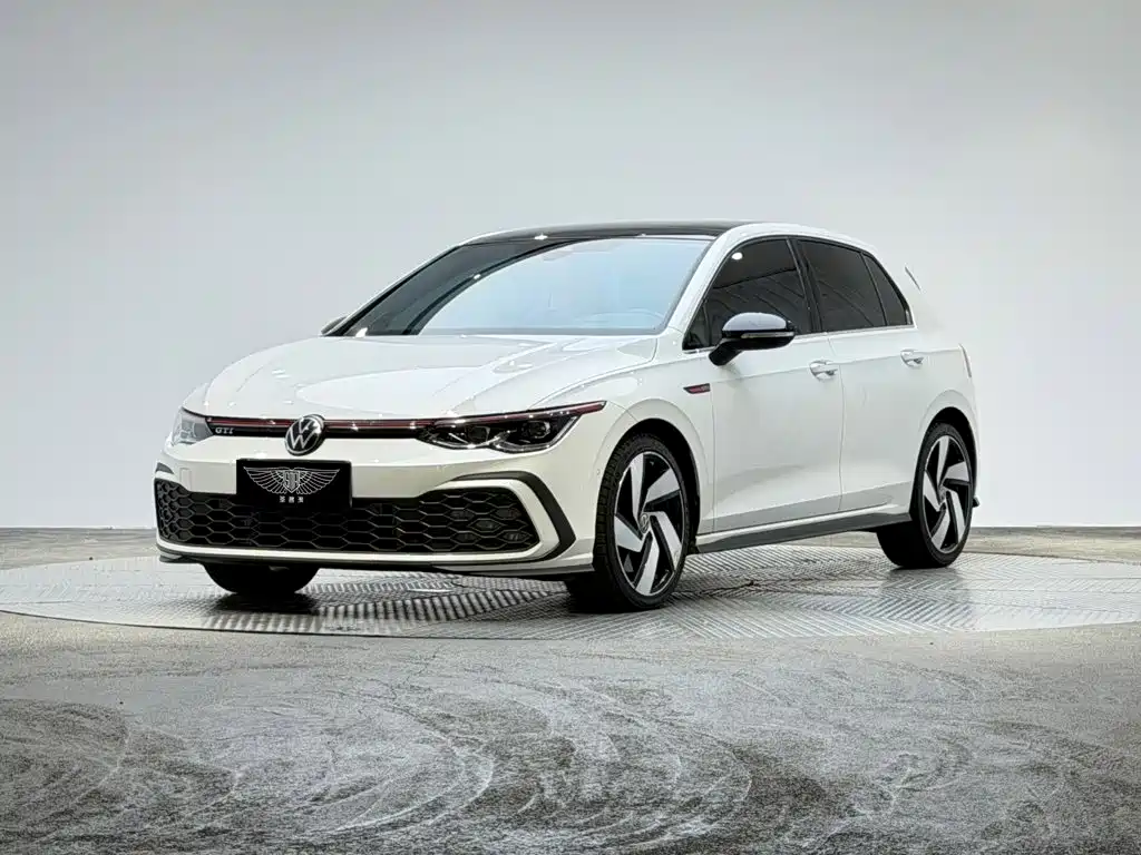 Volkswagen Golf GTI 2022 — фото 1