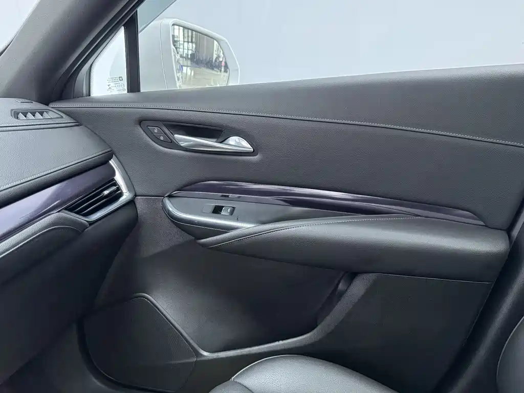 Cadillac XT4 2022 — фото 11