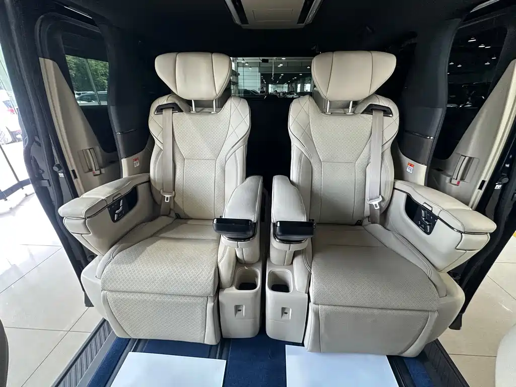 Toyota Alphard 2023 — фото 17