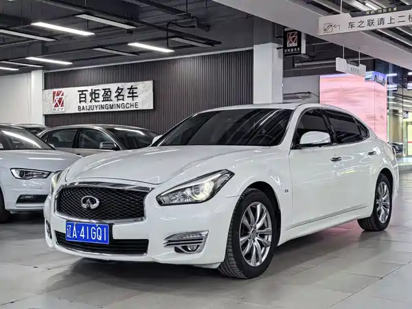 Infiniti Q70 2015