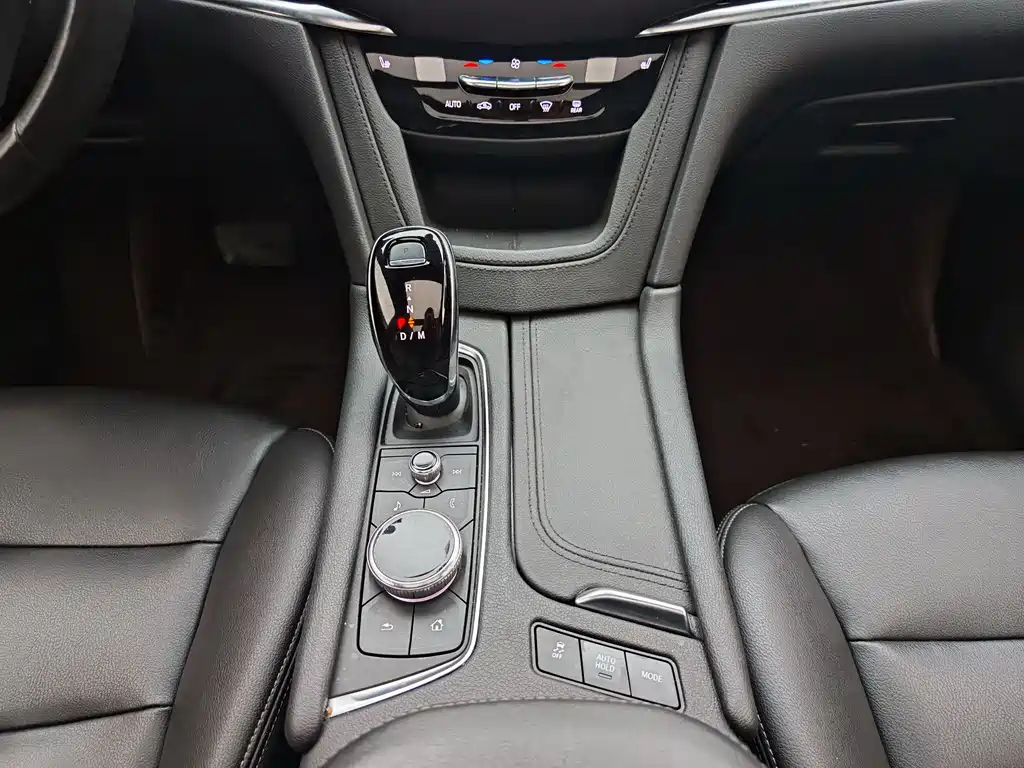 Cadillac XT5 2021 — фото 11