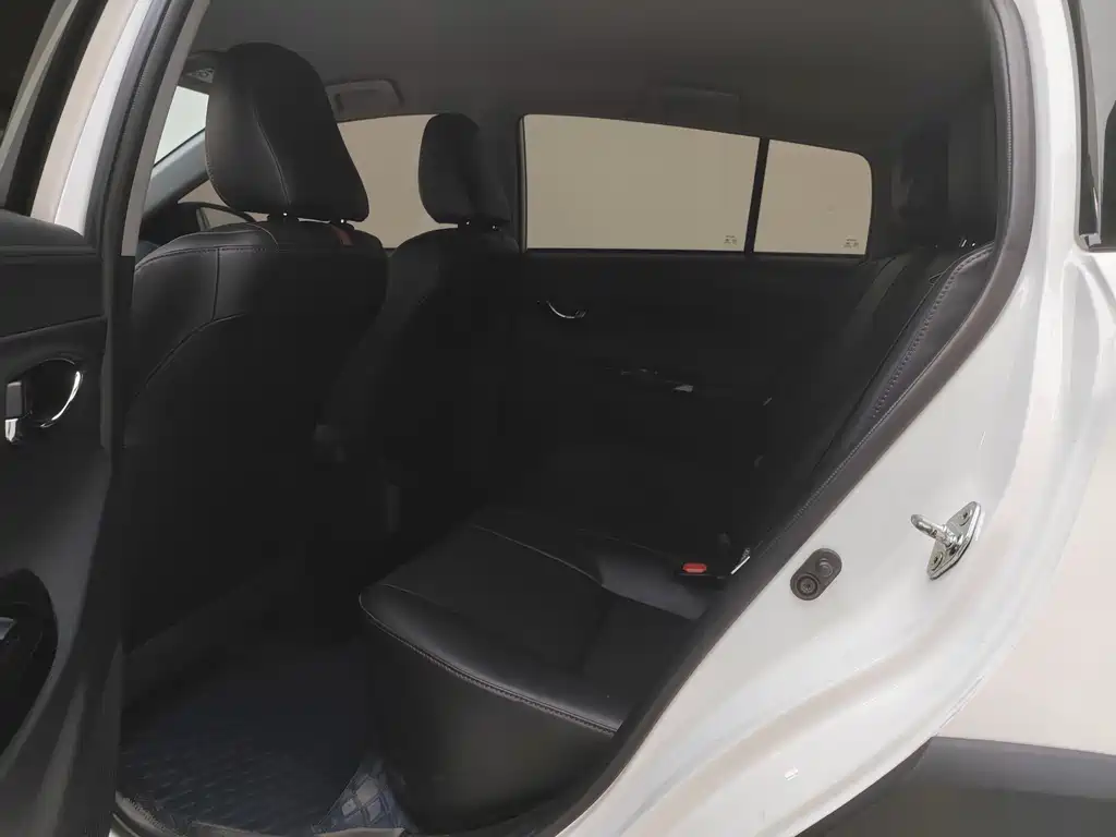 Toyota Yaris L 2022 — фото 10