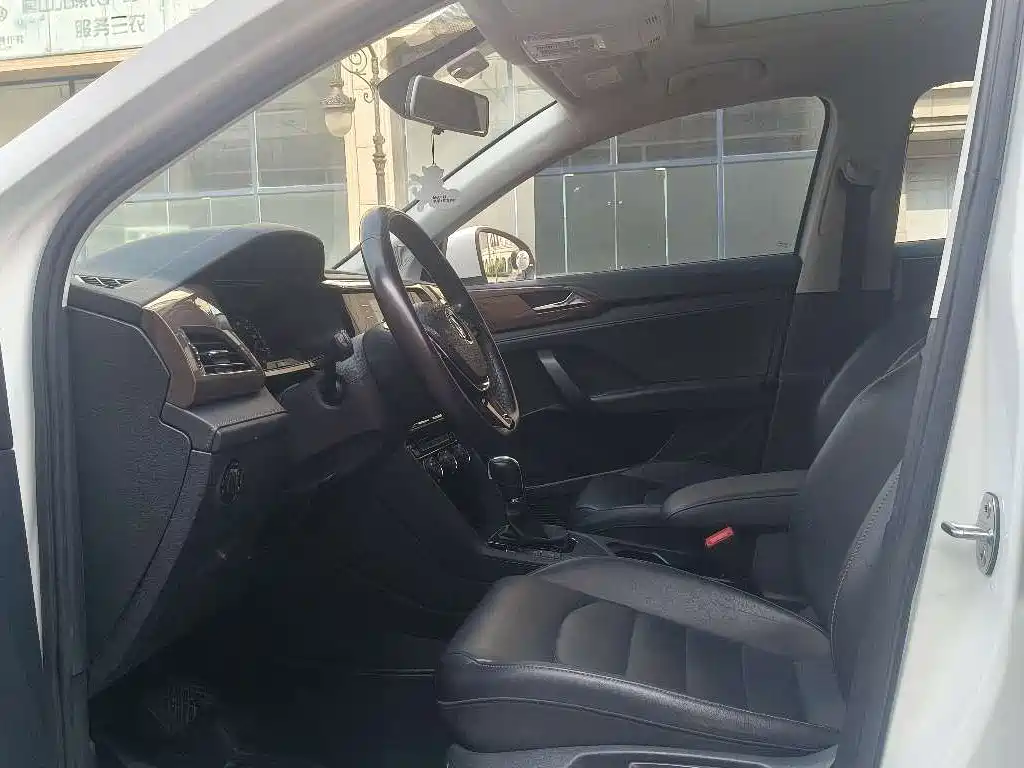 Volkswagen Tharu 2020