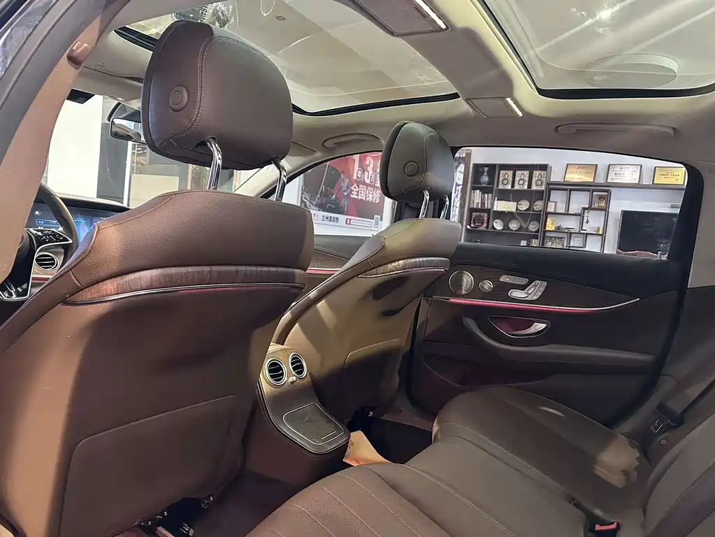 Mercedes-Benz E-Class 2022 — фото 11