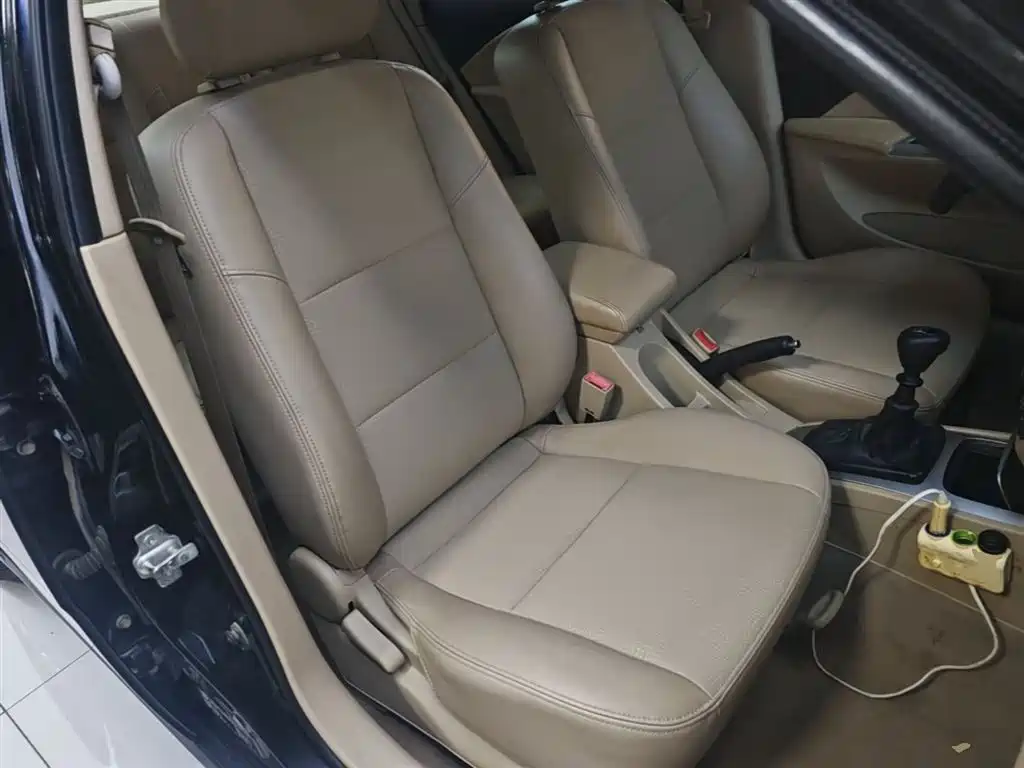 Buick Excelle 2015 — фото 25