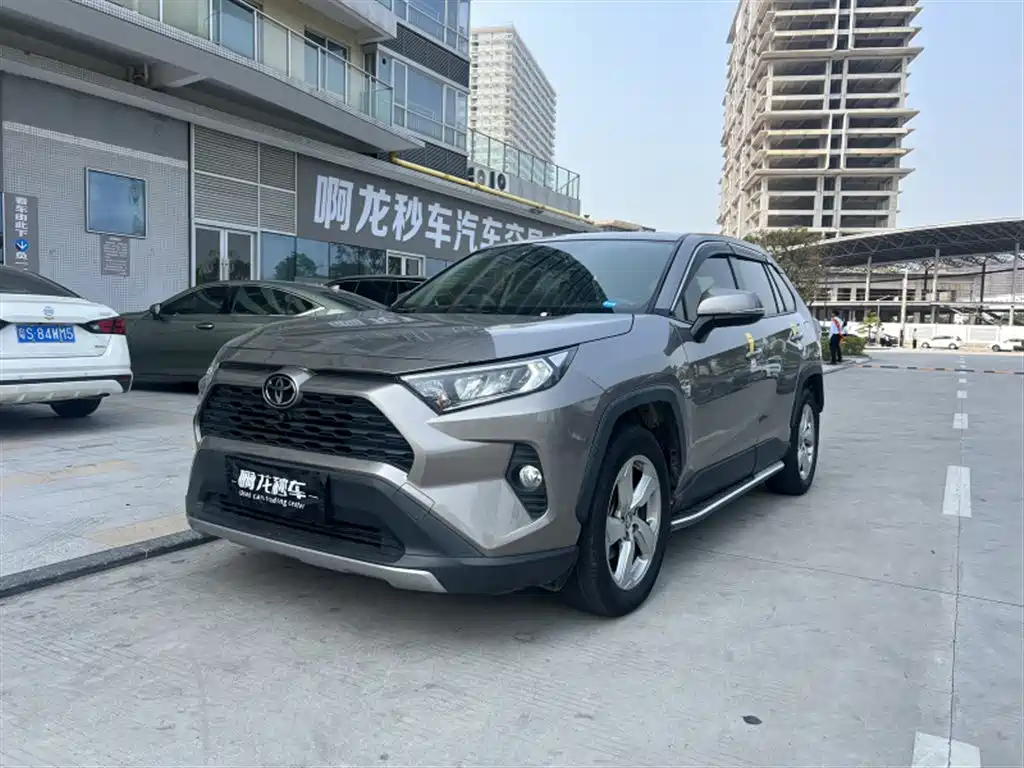 Toyota RAV4 2021 — фото 1