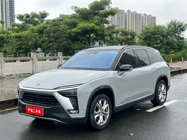 NIO ES8 2021