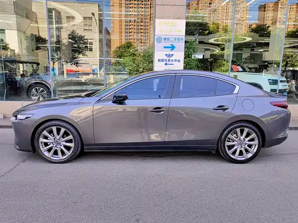 Mazda 3 Axela 2022