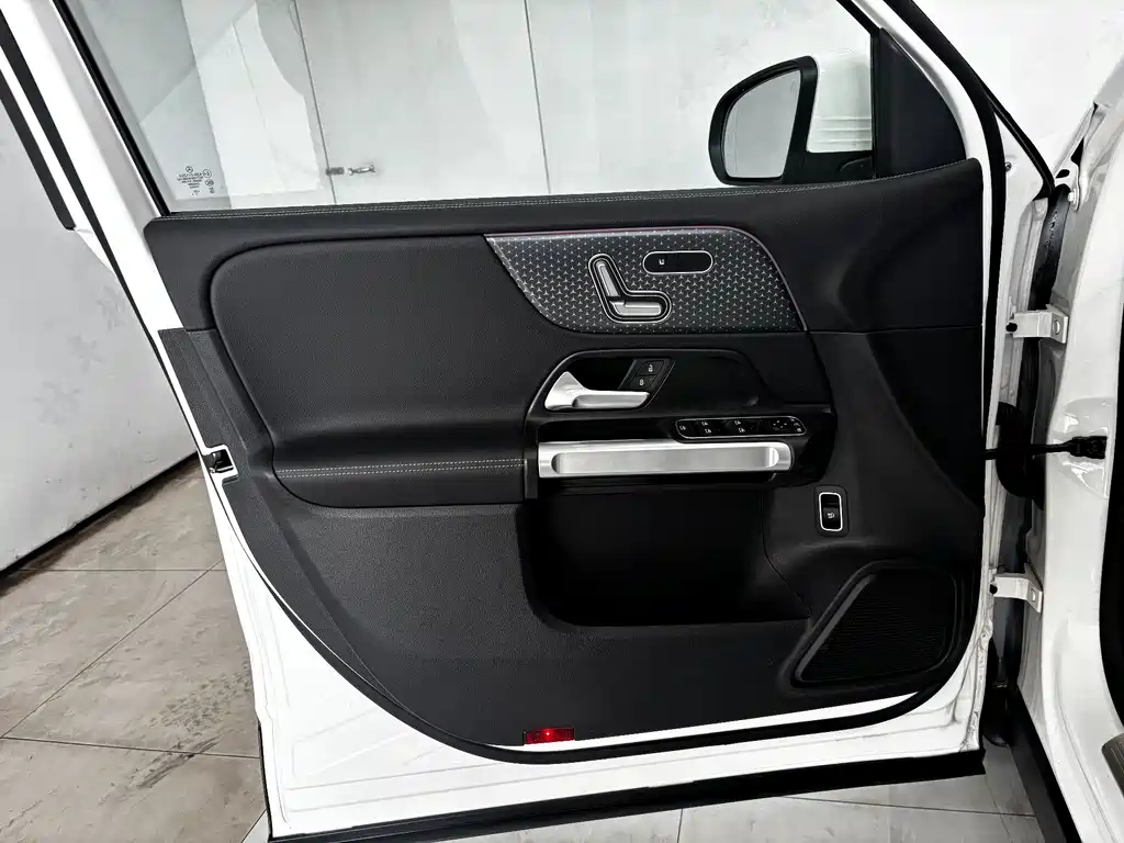 Mercedes-Benz GLB 2025 — фото 10
