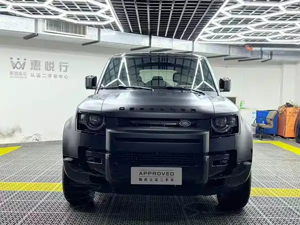 Land Rover Defender 2025