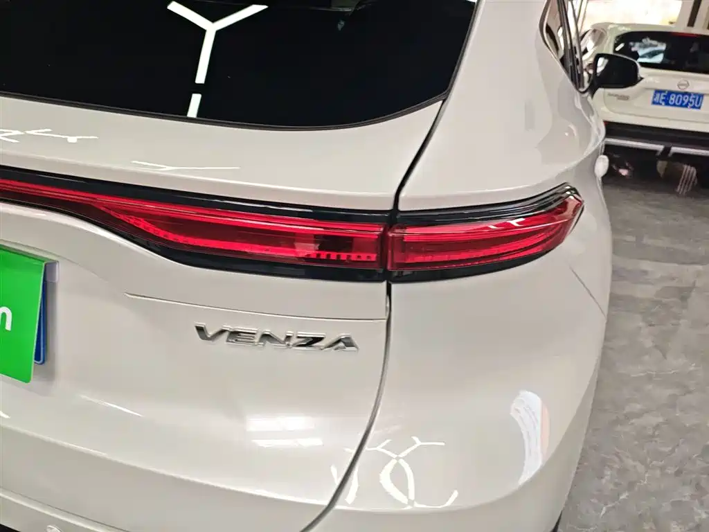 Toyota Venza 2024 — фото 8