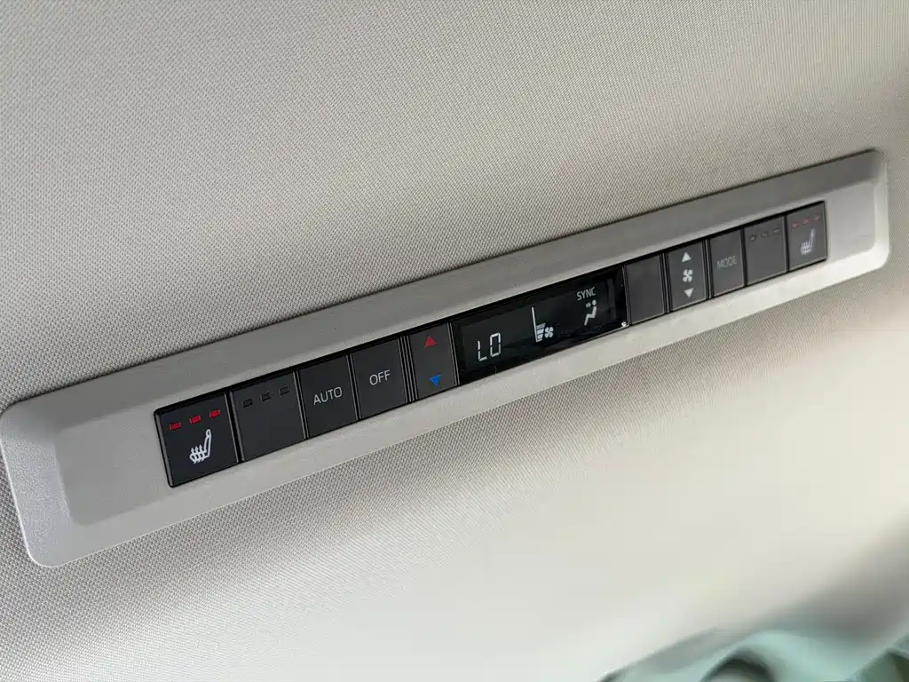 Toyota Sienna 2024 — фото 13