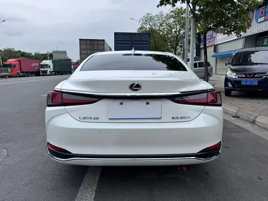 Lexus ES 2023 — фото 9