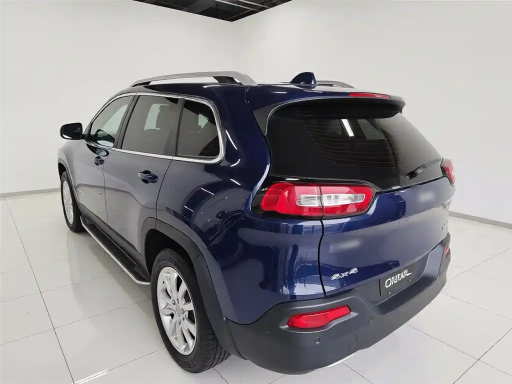 Jeep Cherokee 2016 — фото 23
