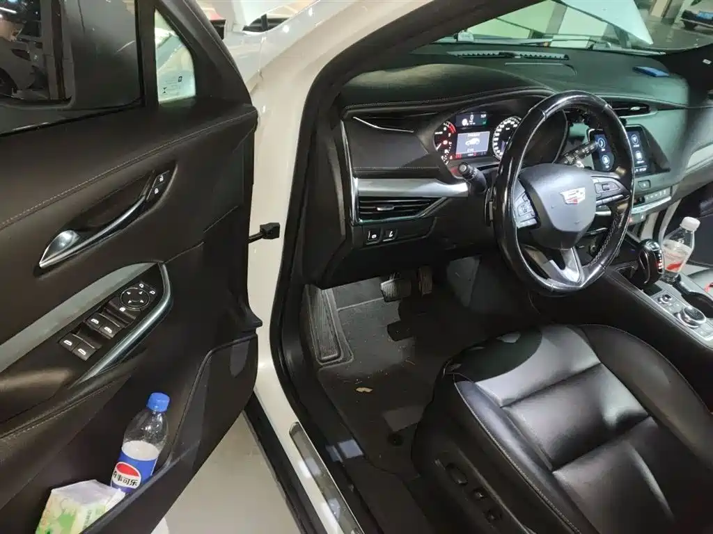 Cadillac XT4 2019 — фото 14
