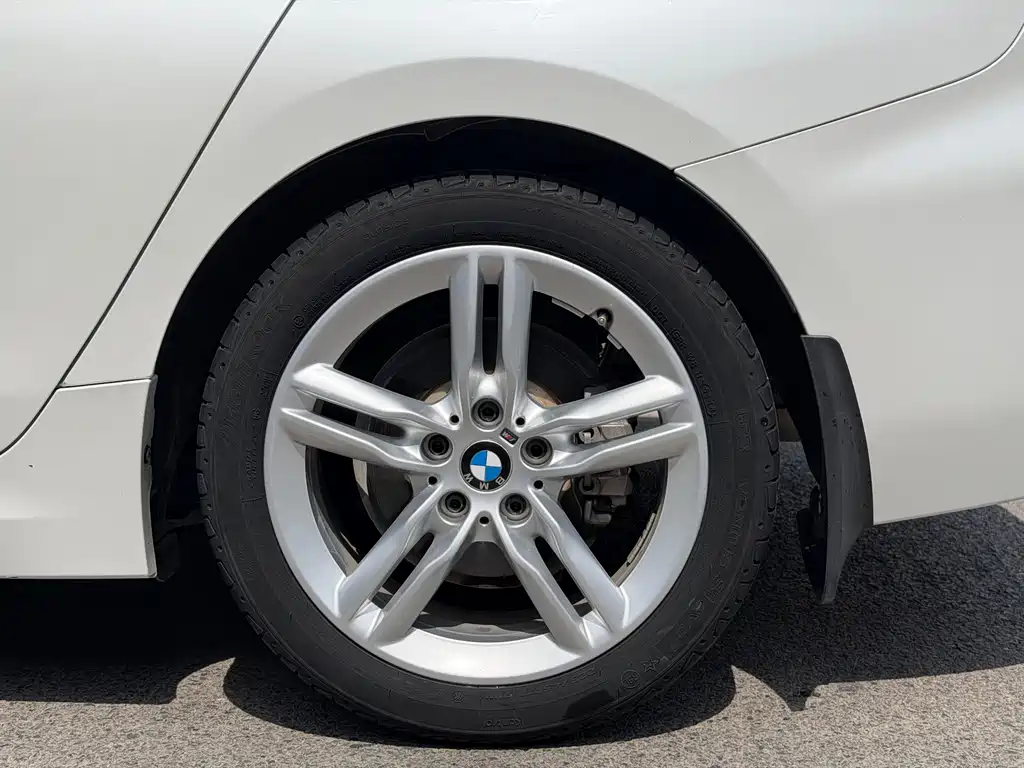 BMW 1 Series 2019 — фото 12