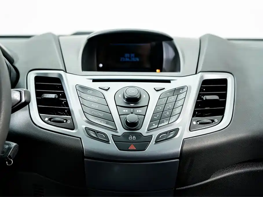 Ford Fiesta 2015 — фото 13