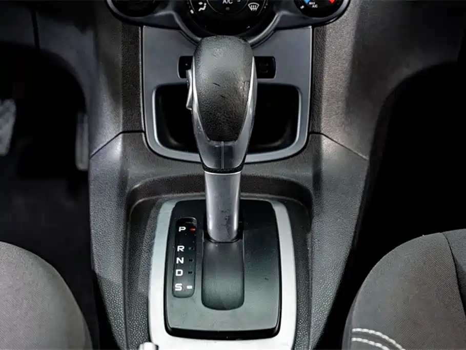 Ford Fiesta 2015 — фото 14