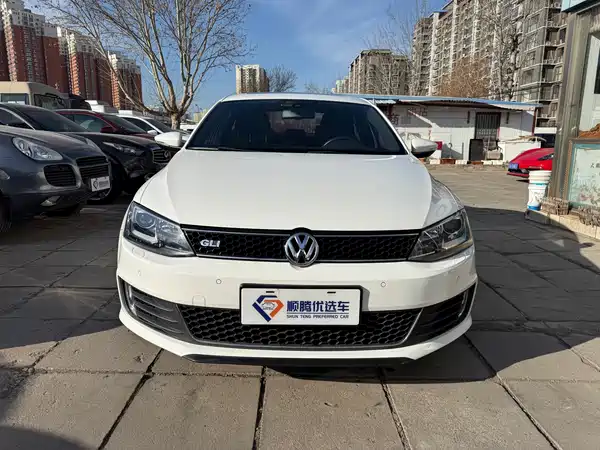 Volkswagen Sagitar 2014