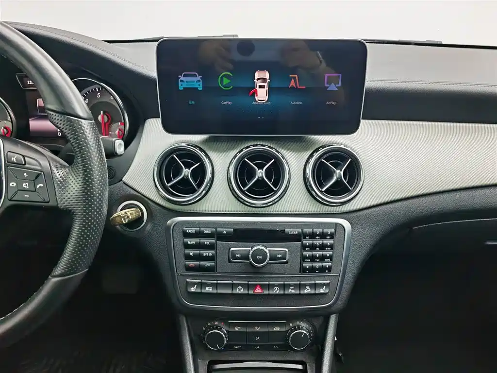 Mercedes-Benz GLA 2015 — фото 12