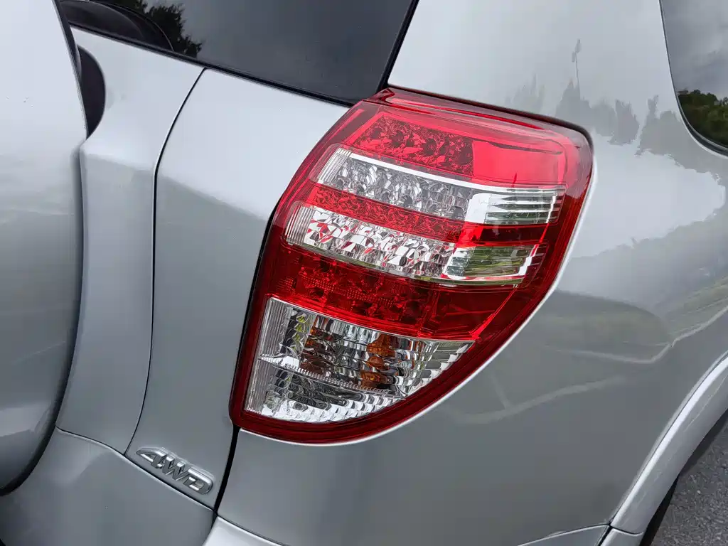 Toyota RAV4 2011 — фото 12