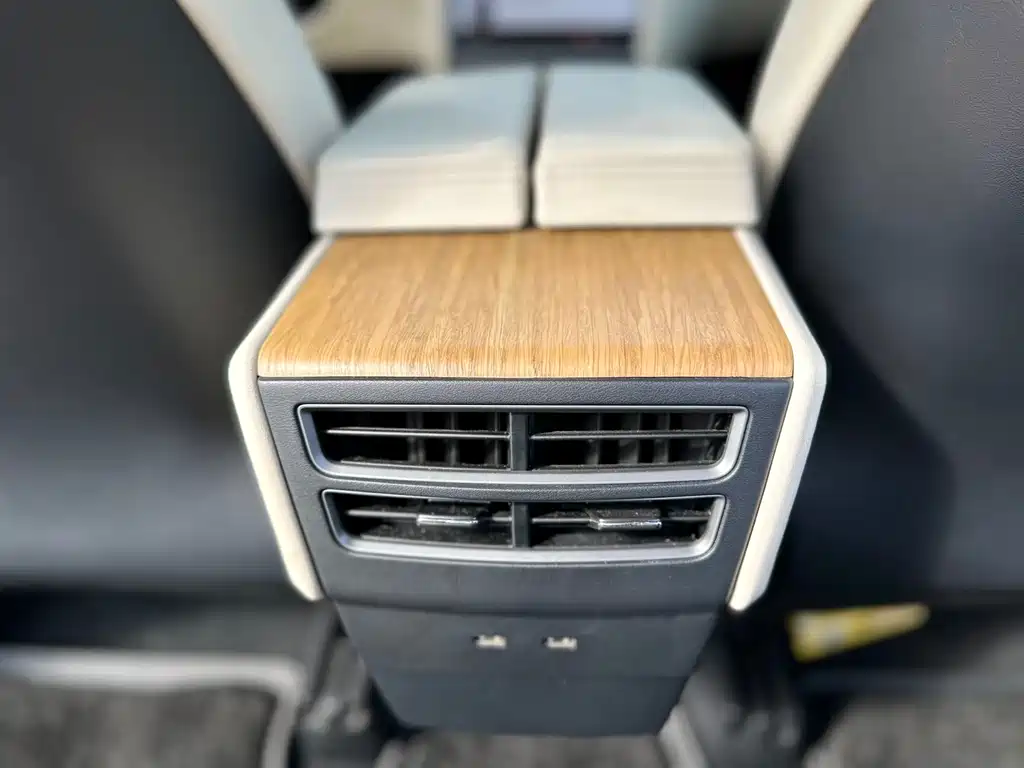 Tesla Model X 2019 — фото 11