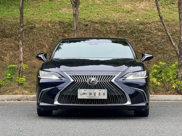 Lexus ES 2018