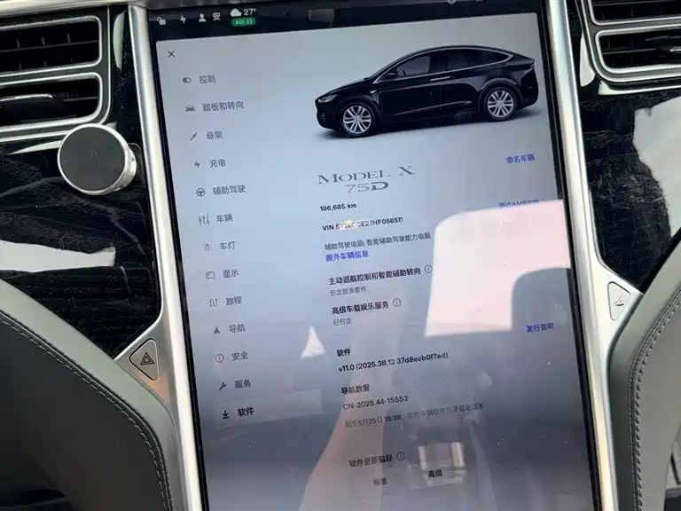 Tesla Model X 2017 — фото 11
