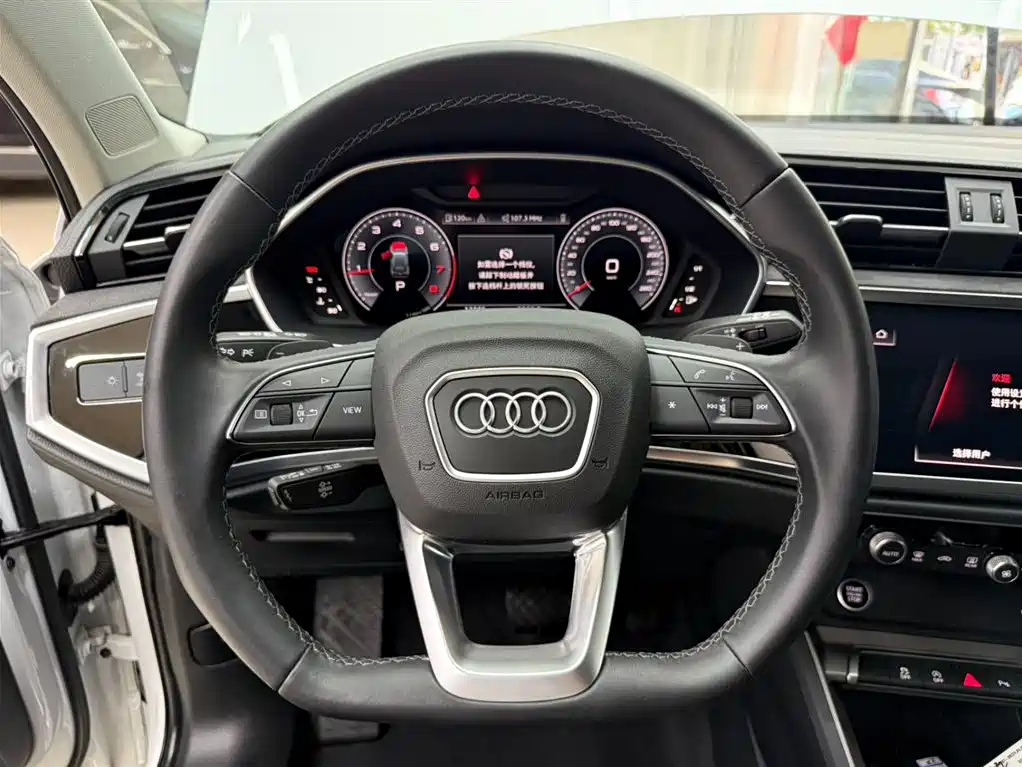 Audi Q3 2023 — фото 11