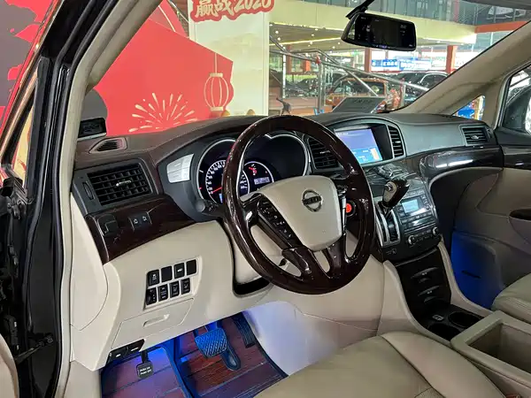 Nissan Quest 2015