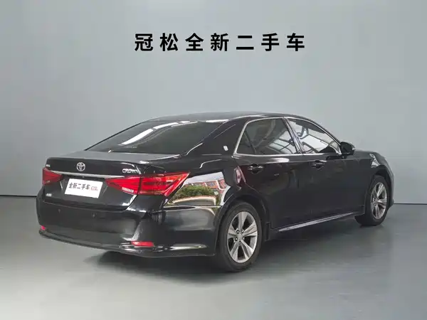 Toyota Crown 2017