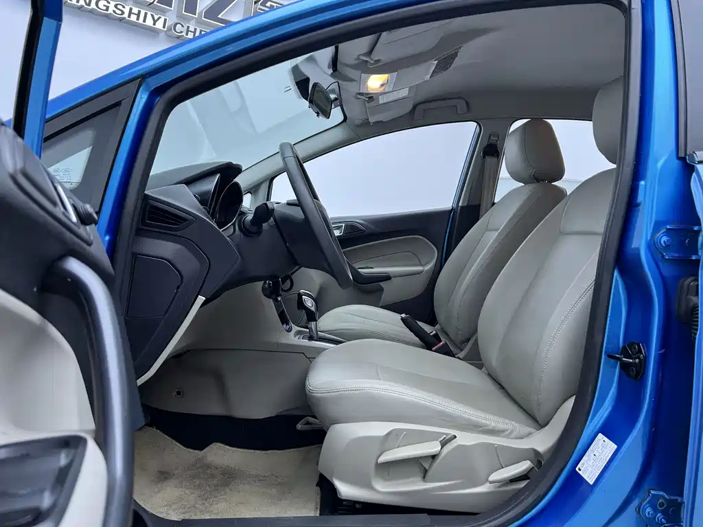 Ford Fiesta 2014 — фото 13