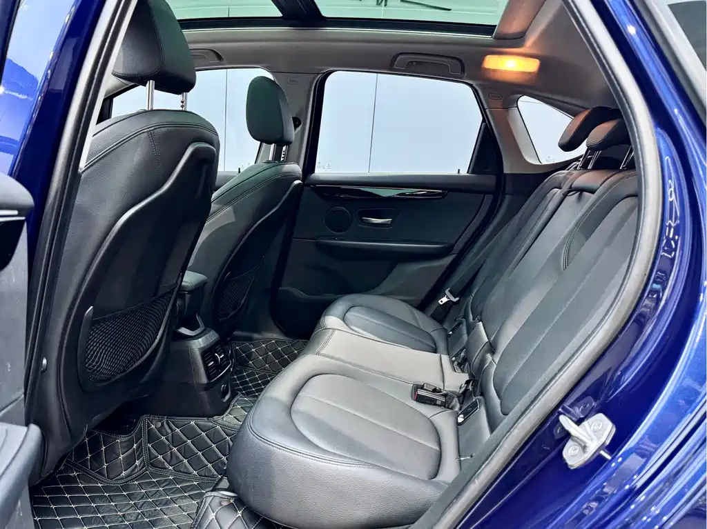 BMW 2 Series Active Tourer 2018 — фото 10