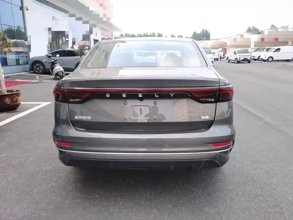 Geely Emgrand 2025