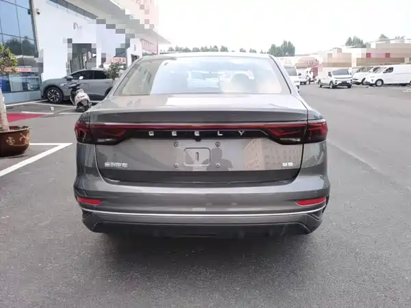 Geely Emgrand 2025
