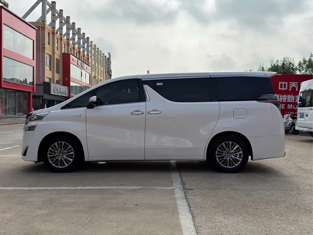 Toyota Vellfire 2023 — фото 3