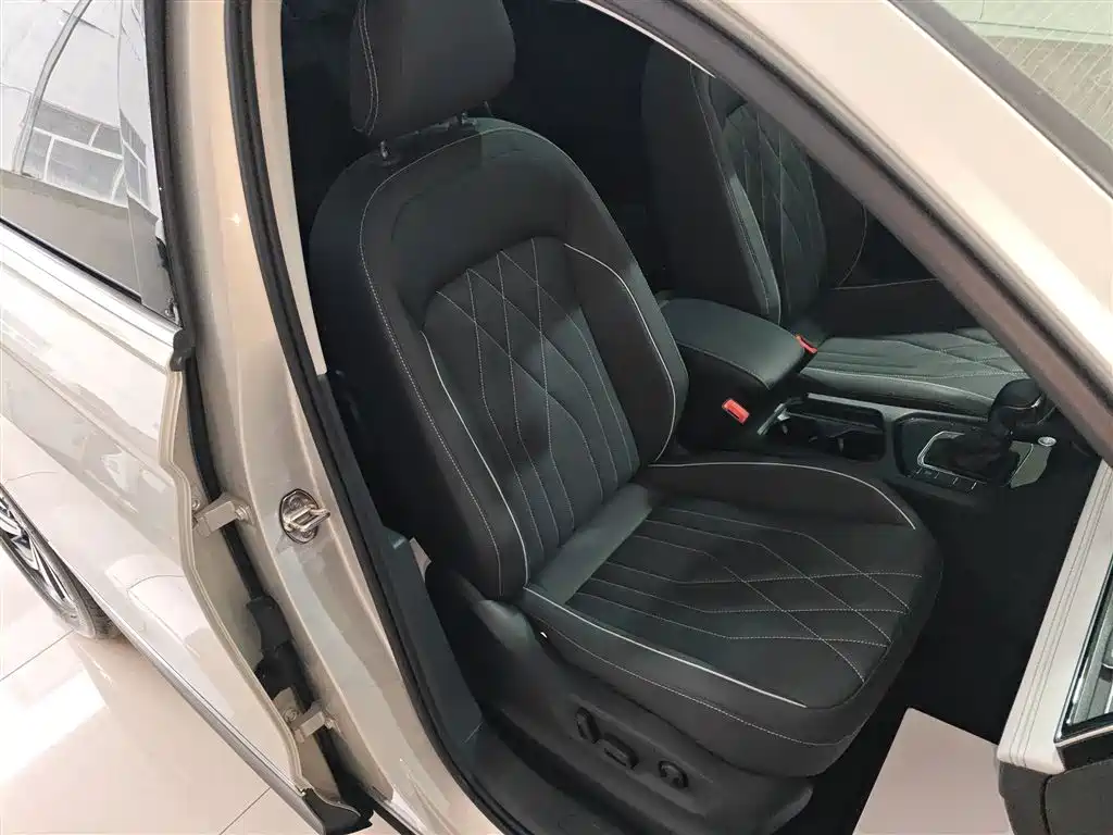 Volkswagen Tiguan L 2023 — фото 20