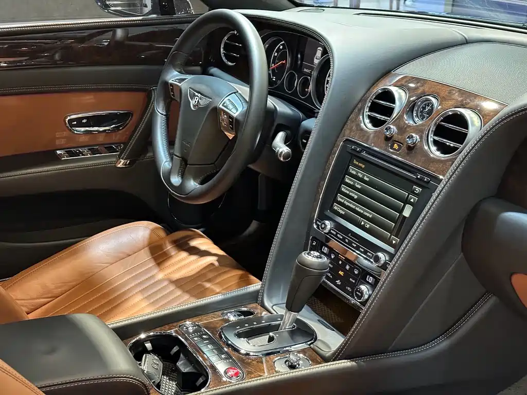 Bentley Flying Spur 2019 — фото 12
