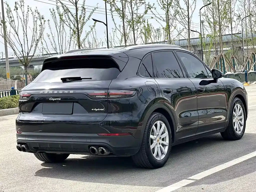 Porsche Cayenne Hybrid 2019 — фото 6