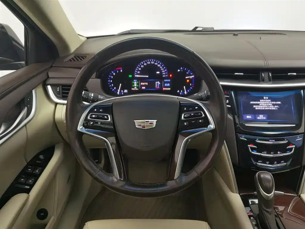 Cadillac XTS 2016 — фото 11