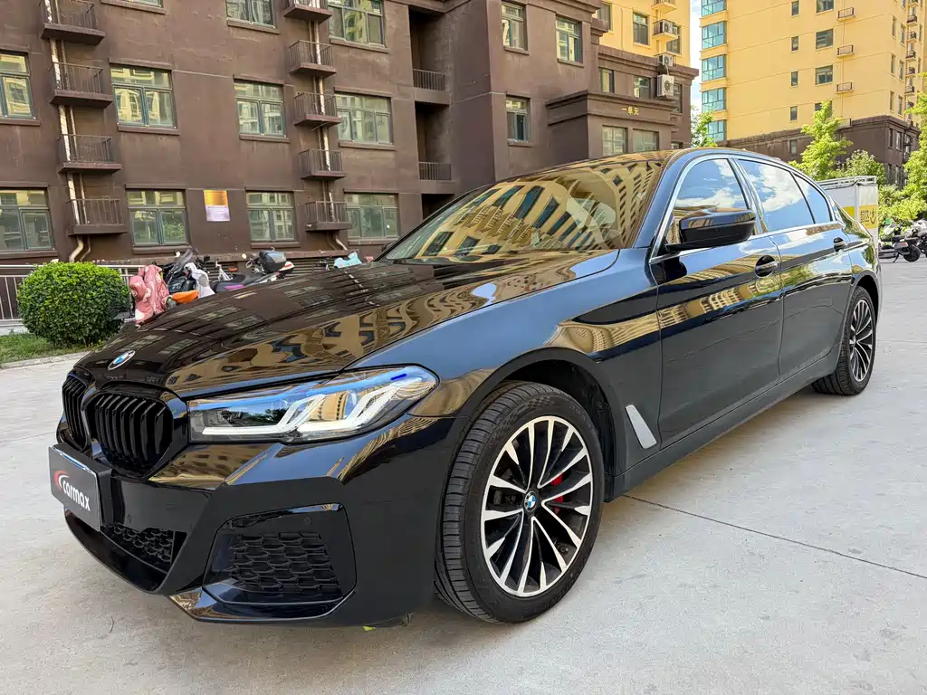 BMW 5 Series 2019 — фото 1