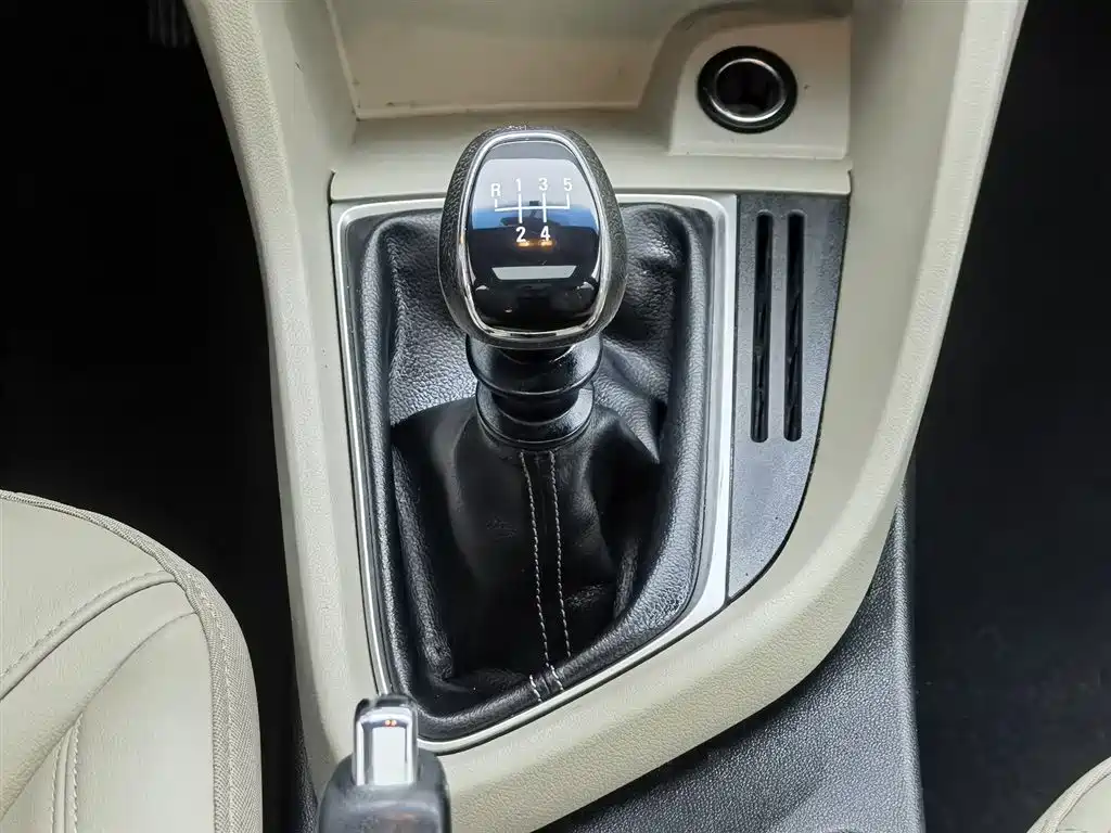 Buick Excelle 2016 — фото 13